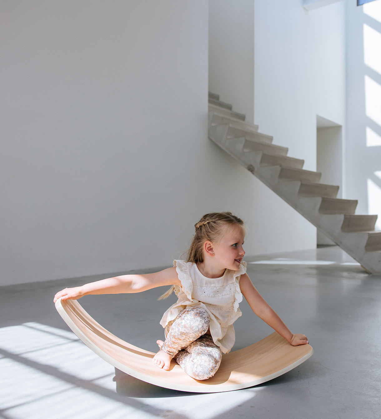 Schaukeln auf dem Balance Board Jindl