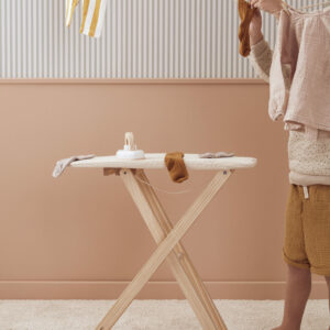 Bügelbrett-und-Eisen-Kids-Konzept-1