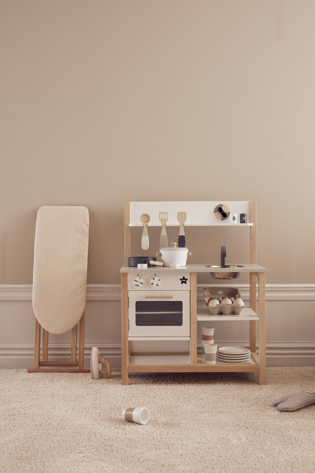 Bügelbrett und Bügeleisen Kids Concept Atmosphäre Bügelbrett und Bügeleisen Kids Concept Atmosphäre