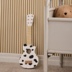 Speelgoedgitaar Kid's Concept zwart wit gevlekt sfeer