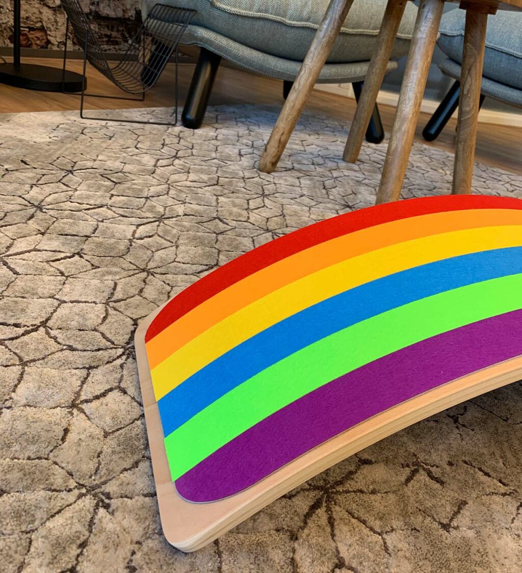 Balance Board mit Filz Jindl Regenbogenfarben Atmosphäre