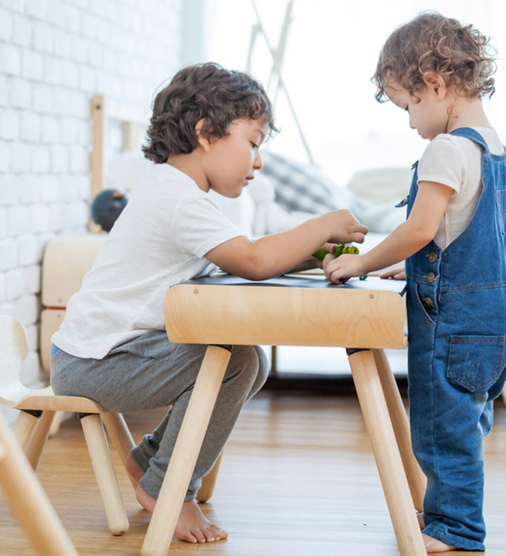 Tisch und Stuhl Schwarz PlanToys Jindl Tisch und Stuhl Schwarz PlanToys Jindl