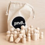 Jindl Canvasbeutel mit einem Teil des Holzfiguren-Sets