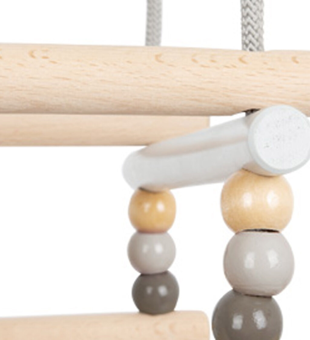 Schaukel mit klassischem Kinderdetail Schaukel mit klassischem Kinderdetail