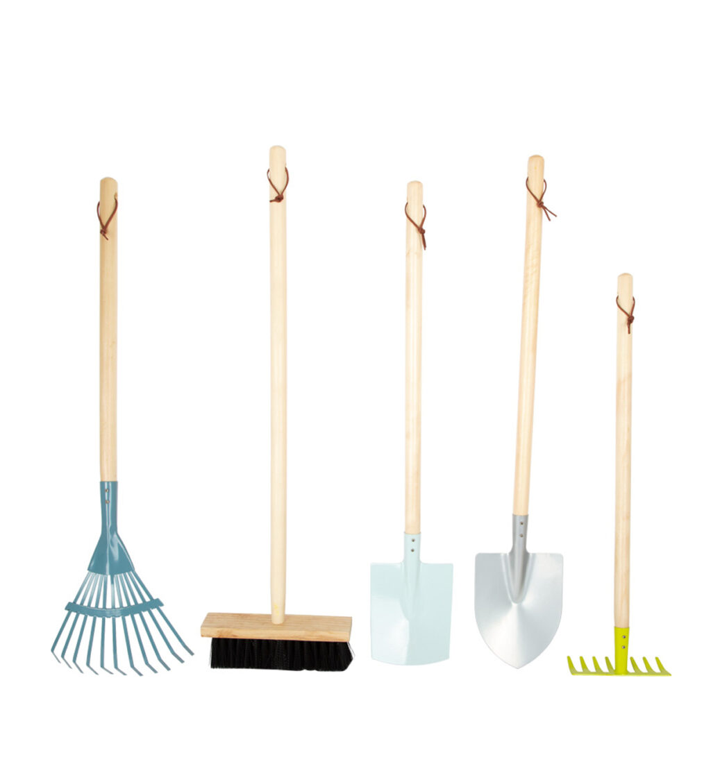 Gartenset mit Rechenkind