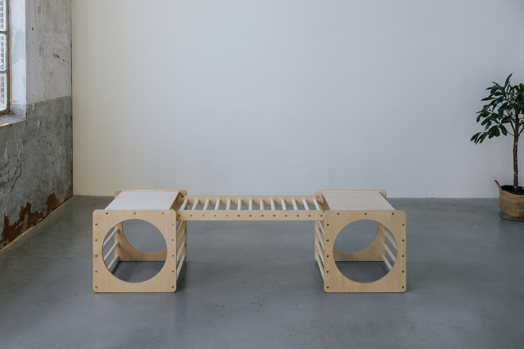 Klettergerüst aus Holz mit Leiter Klettergerüst aus Holz mit Leiter