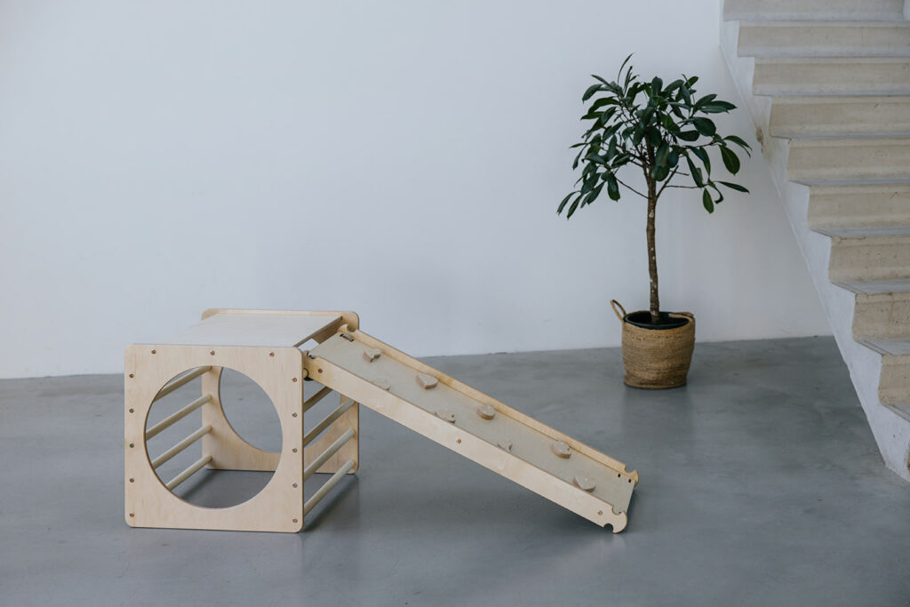 Würfel-Klettergerüst aus Holz Jindl-Würfel mit Kletterrampe