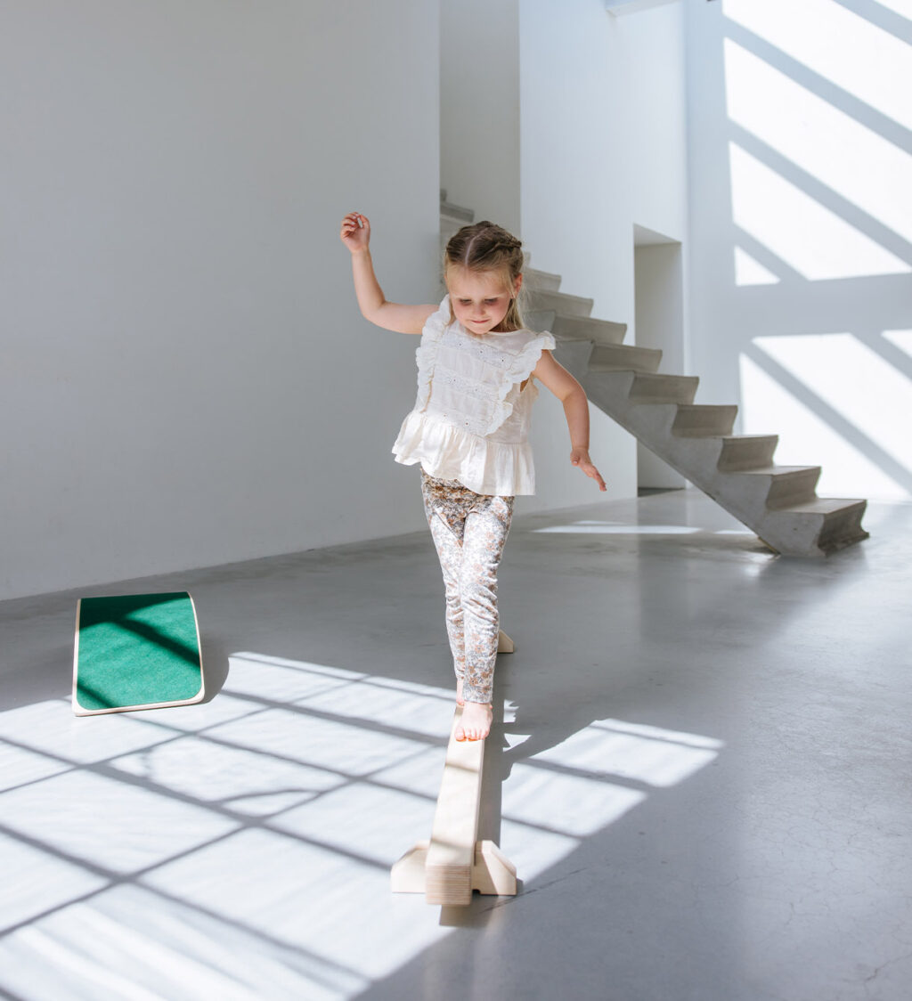 Balancieren mit Jindl Schwebebalken