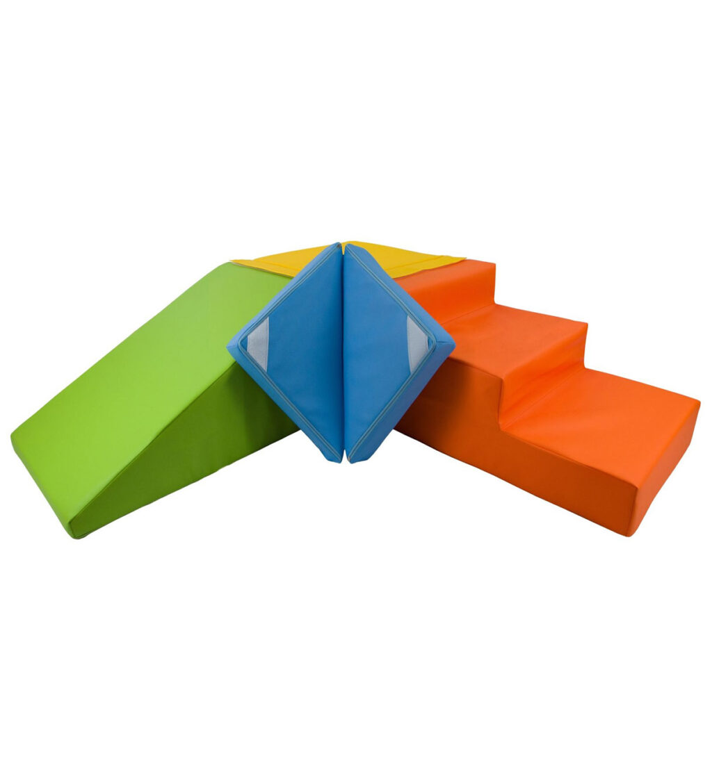 Mehrfarbige Schaumstoffblöcke mit Treppe und Rutsche Mehrfarbige Schaumstoffblöcke mit Treppe und Rutsche