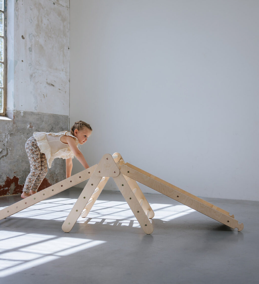 Pikler-Dreieck mit Rutsche und Kletterleiter Pikler-Dreieck mit Rutsche und Kletterleiter