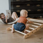 Klimrek baby met balance board