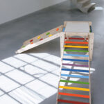 Klimdriehoek Jindl met ladder regenboogkleuren