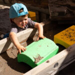 stapelstenen zand en water