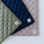 Speelkleed Jindl in drie kleuren