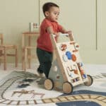 Loopwagen Kid's Concept activiteiten Jindl lopen