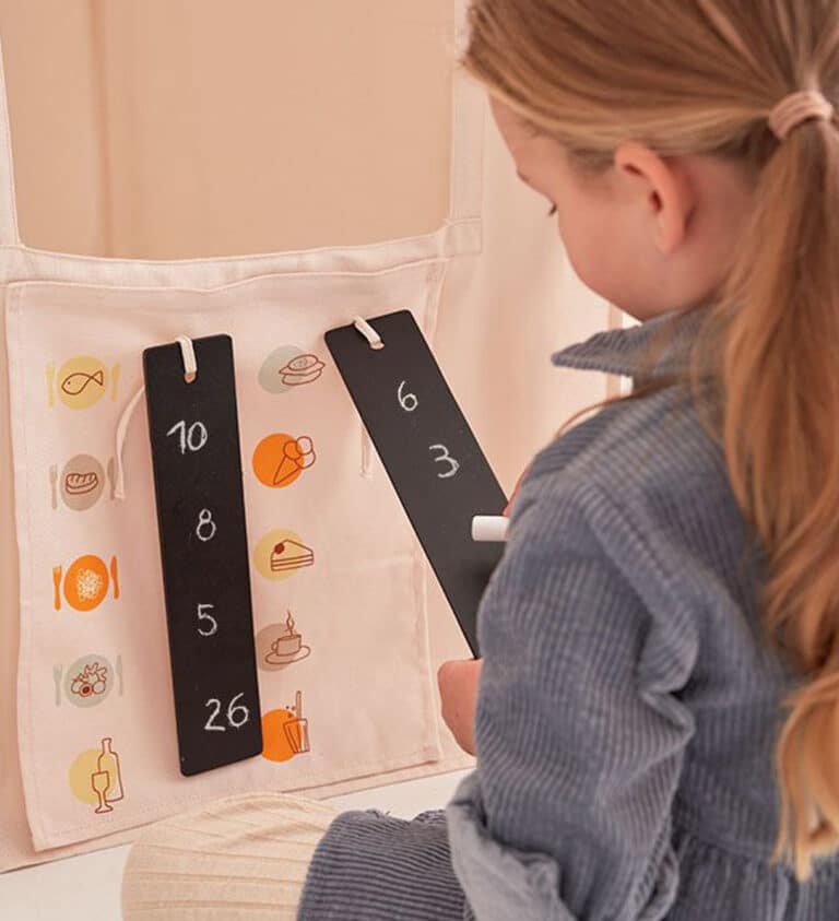 Rollenspiel im eigenen Kaufladen
