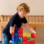 Magnetisch speelgoed kasteeltje bouwen