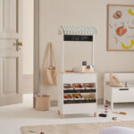 Houten marktkraam Kid's Concept HUB wit sfeer