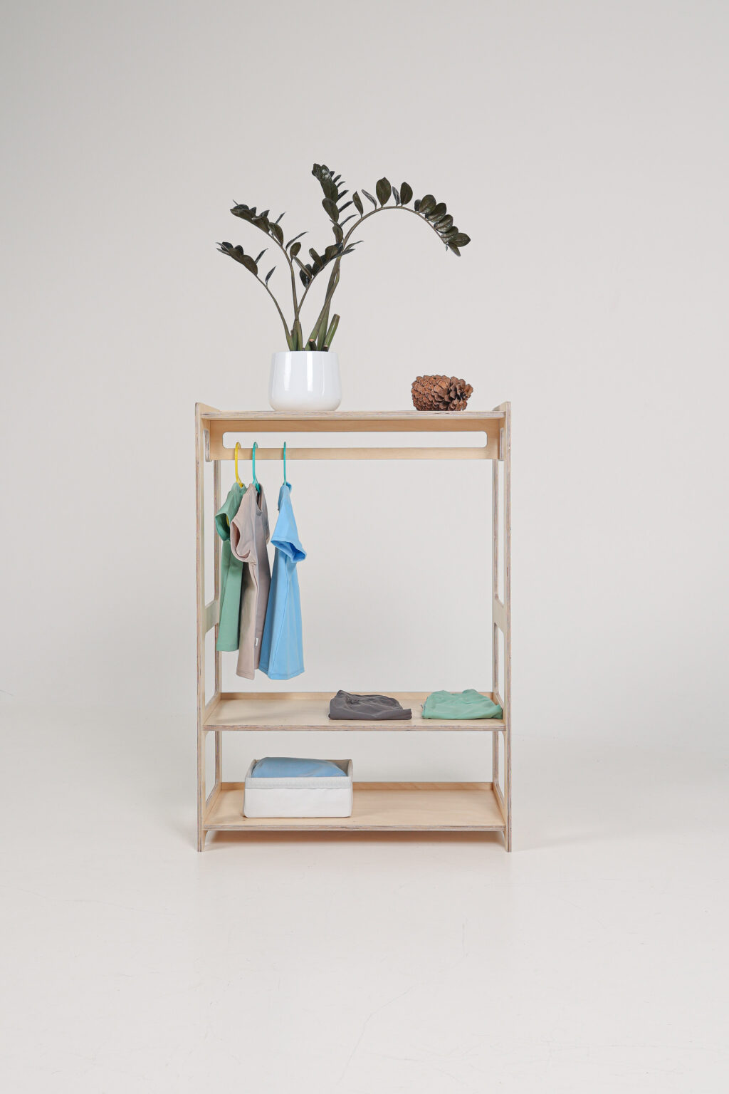 Kledingkast open kinderen Kledingkast open kinderen