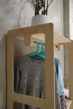 Kleerhangers in kledingkast