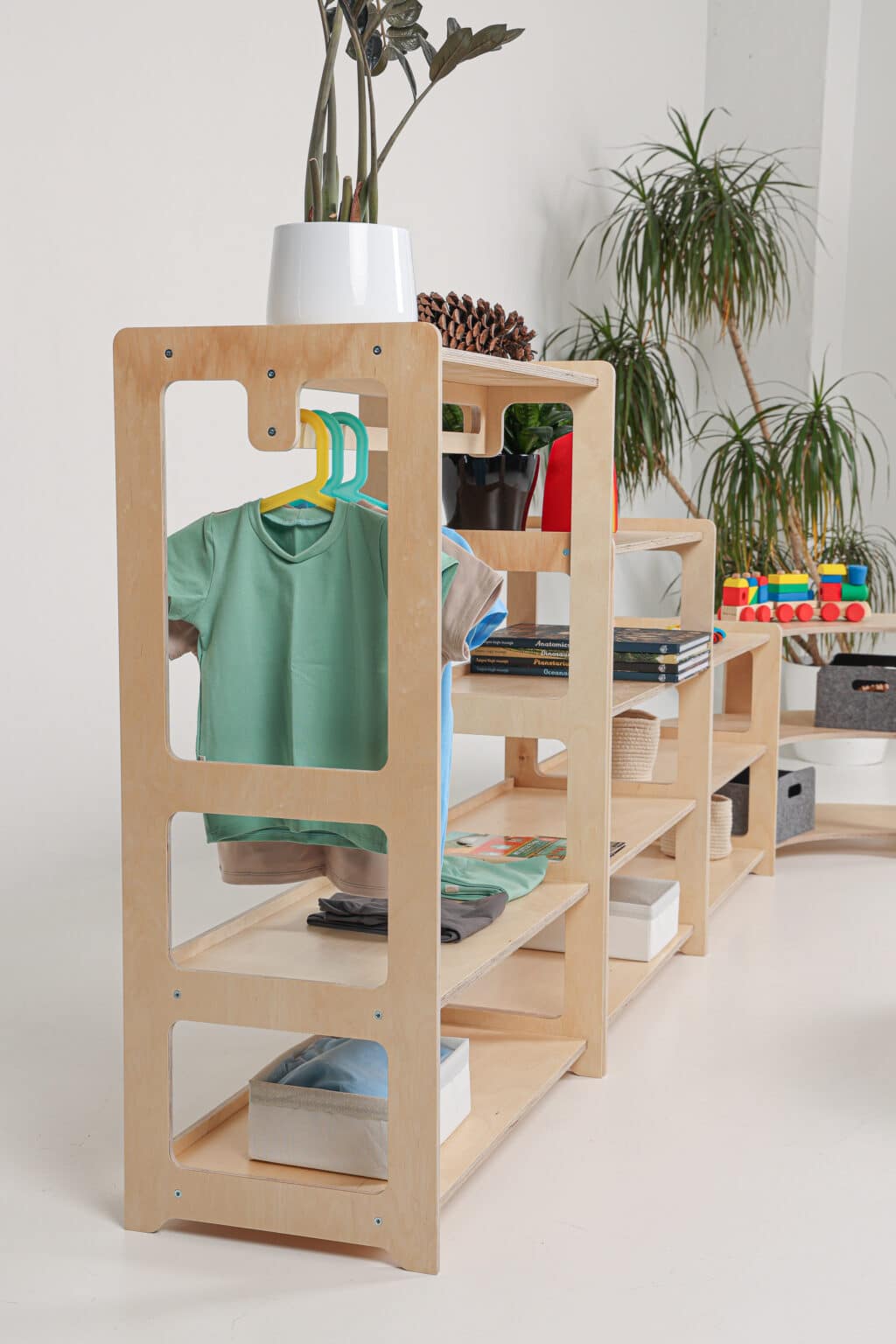 Montessori kledingrek kinderkamer Montessori kledingrek kinderkamer