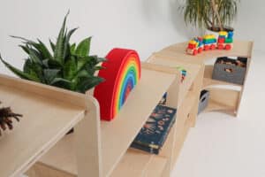 Montessori-Spielzeug-Schrank-Set