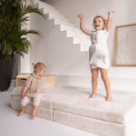 Jindl speelbank cord beige blij springen