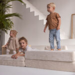 Jindl speelbank cord beige met z'n allen