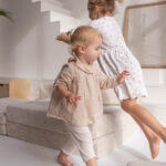 Jindl speelbank cord beige plezier maken en springen