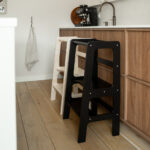 Leertoren Jindl zwart en naturel hout