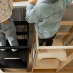 Montessori leertoren Jindl zwart en naturel