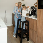 Samen in de keuken werken met leertoren Jindl