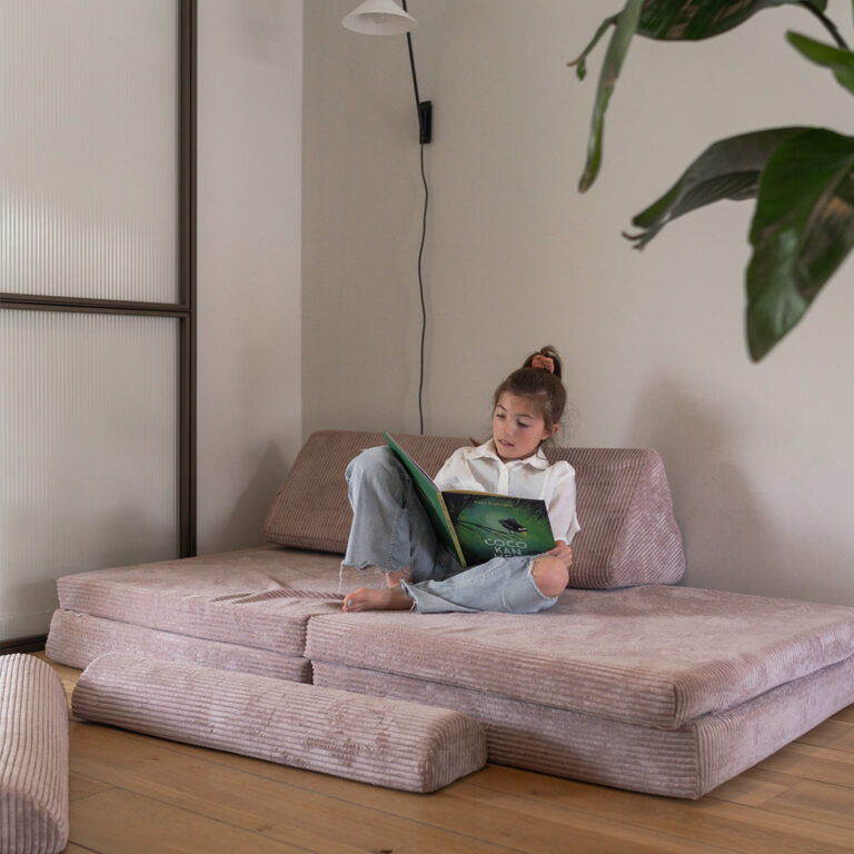 Spielsofa Jindl rosa Cordstoff gemütlich lesen
