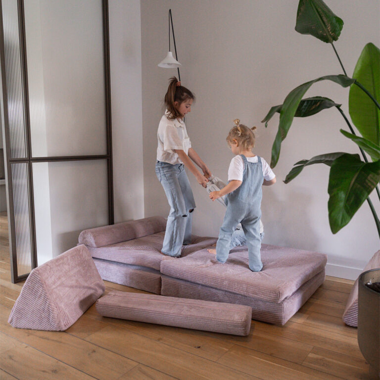 Spielsofa Jindl rosa Cordstoff gemeinsam spielen