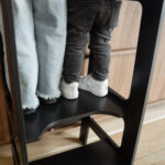 Voeten op plateau leertoren Jindl zwart