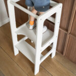 Jindl leertoren | kitchen helper wit detail