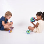 Sensorische ballen Tickit gekleurd samen spelen
