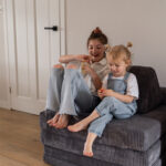 Speelbank Jindl ribstof donkergrijs gestapeld