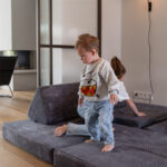 Speelbank Jindl ribstof donkergrijs springen