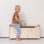 Houten speelgoedkist Jindl zitten