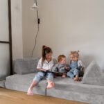 Speelbank Jindl cord ribstof lichtgrijs gezelligheid