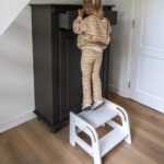 Houten krukje Jindl wit hal