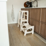 Houten opstapje Jindl keuken zijaanzicht