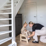 Houten opstapje Jindl hal helpen met de schoenen