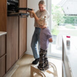 Houten opstapje Jindl handig voor in de keuken