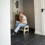 Houten opstapje Jindl in de hal