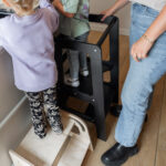 Houten opstapje Jindl naturel samen bakken in de keuken