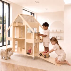 PoppenVilla by Liliane spelende kinderen -  auto - hellingbaan