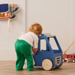 Houten loopwagen Kid's Concept spelen