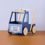 Houten loopwagen Kid's Concept vrijstaand